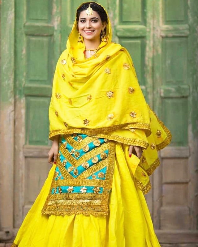 nimrat khaira in punjabi traditional dress