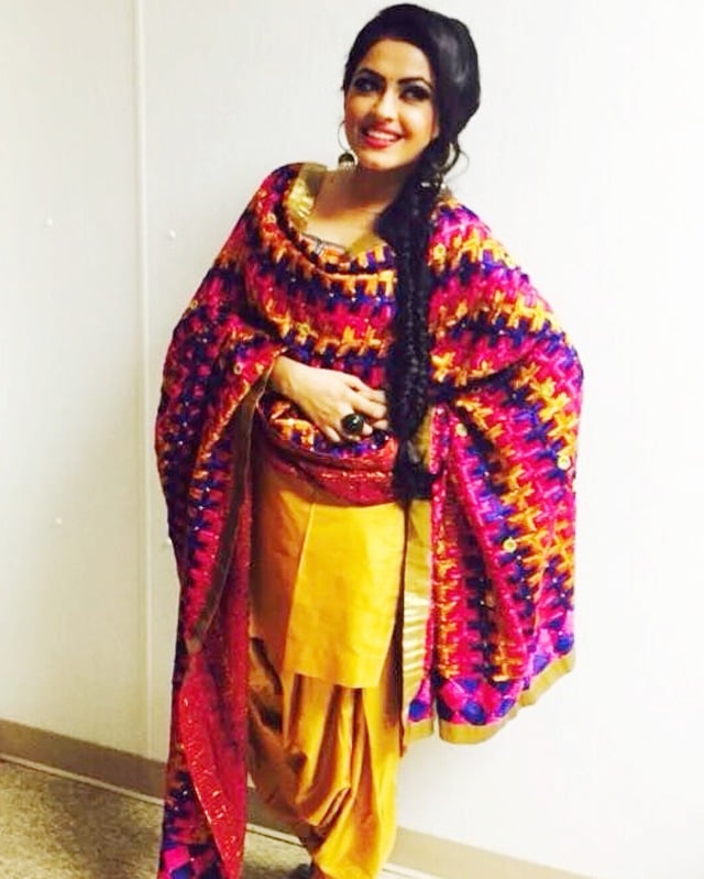 simi chahal in punjabi traditional dress